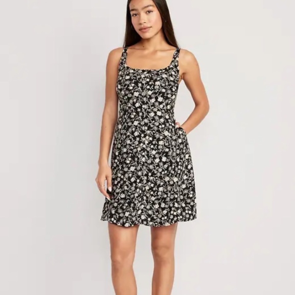 Old Navy Black and White Floral Square-Neck Sundress